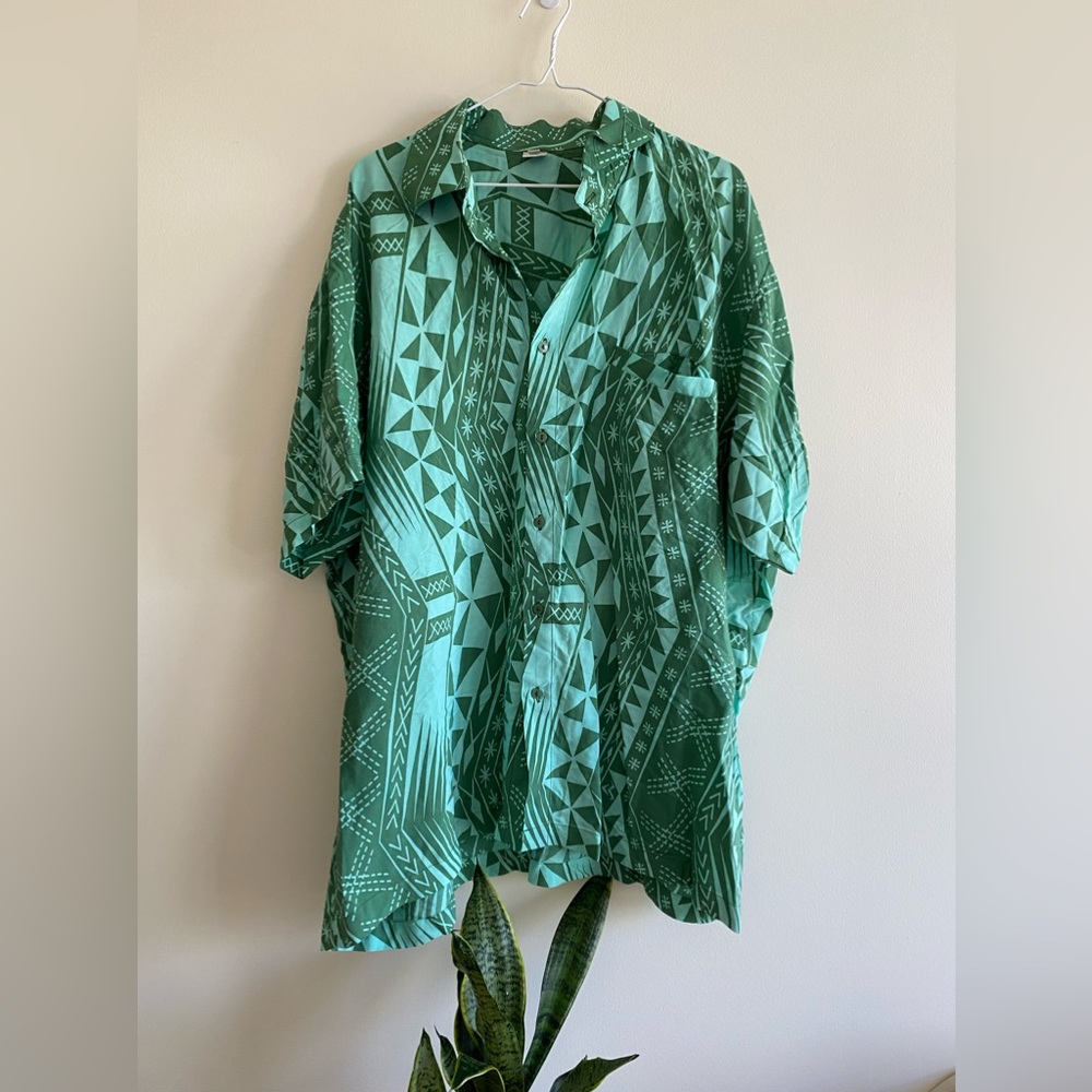 Missing Polynesian men’s aloha shirt